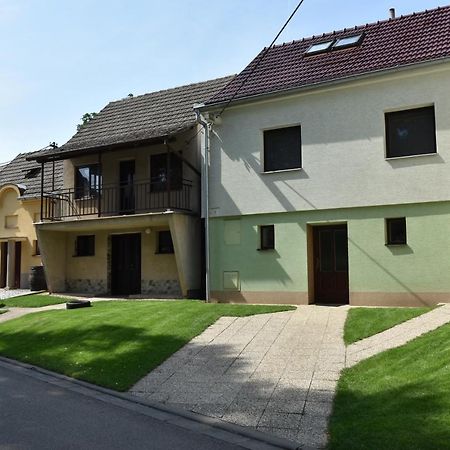 Za Kaplicku Guest House Hovorany Exterior photo
