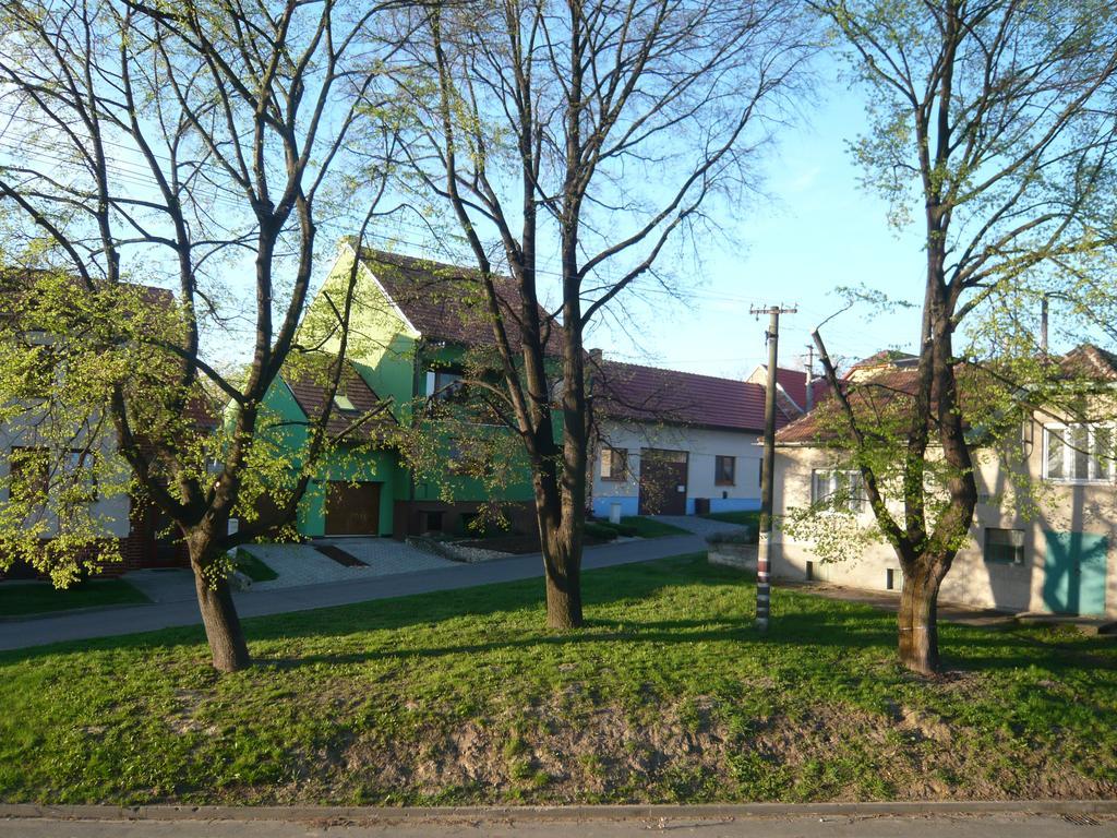 Za Kaplicku Guest House Hovorany Exterior photo